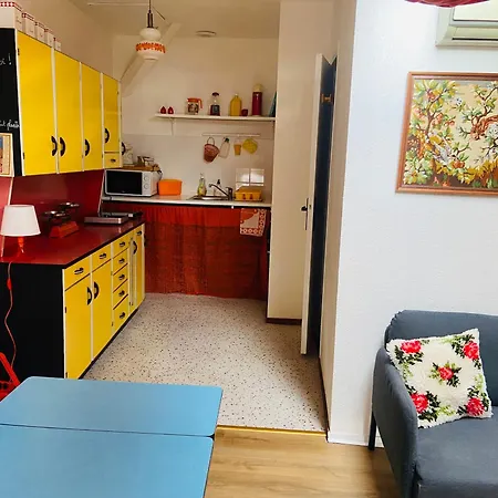 Spacieux Seventies: Voyage Dans Le Temps Appartement