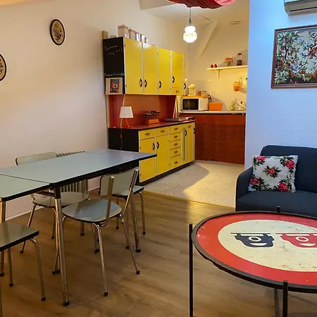 Spacieux Seventies: Voyage Dans Le Temps Appartement